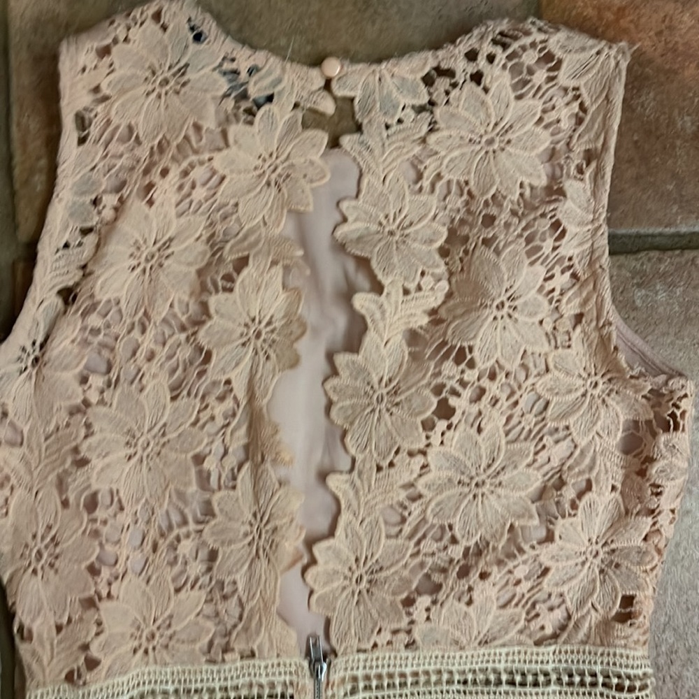 AKIRA LACE OPEN BACK DRESS PEACH SMALL - Picture 6 of 6